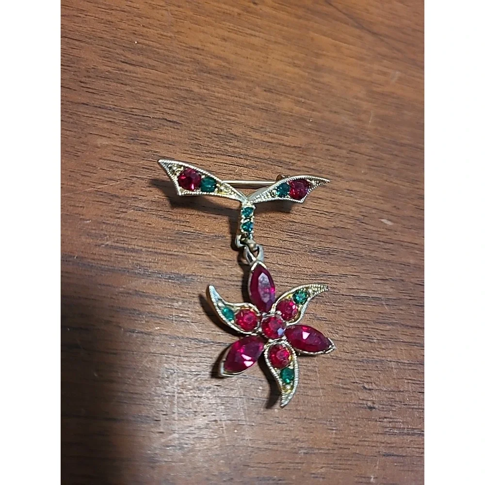 Vintage Gold Tone Poinsettia‎ Flower Rhinestone Brooch Red & Emerald 2